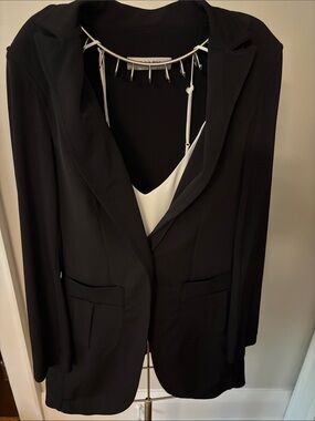 Bailey - Black, Women's,  long Tailored Blazer - this is a fitted sleeve